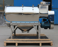 氣旋篩利用的使氣體的回旋將物料撲到篩網(wǎng)上，利用篩網(wǎng)孔徑的大小從而實(shí)現(xiàn)物料的篩分。