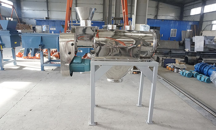 氣旋篩分機(jī)與氣流篩分機(jī)的篩分原理基本相似，所以針對(duì)于其旋篩分機(jī)的篩分壓力。會(huì)比氣流篩分機(jī)的壓力要大一些。