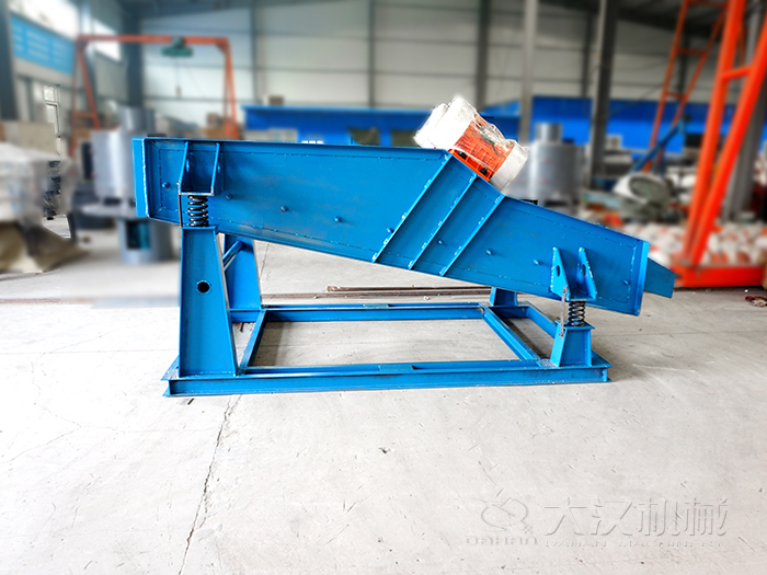 振動(dòng)脫水篩主要用于選煤，選礦等大型的篩選行業(yè)中。