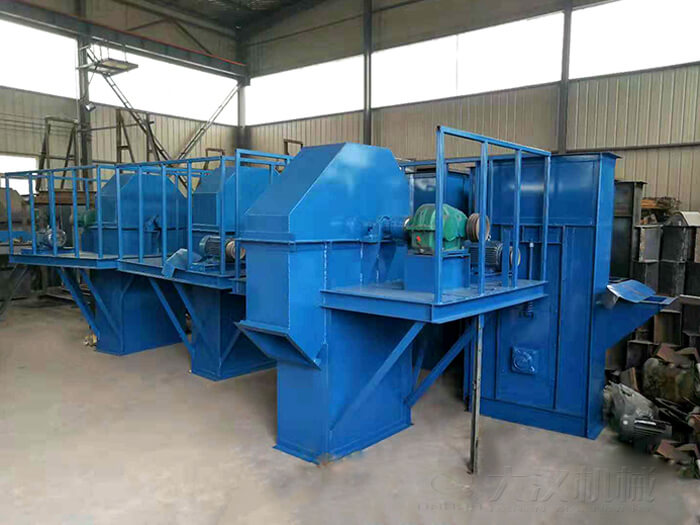 TD斗式提升機產品概述：屬于向上式的料斗式的垂直運動，能夠完成較高距離的提升。