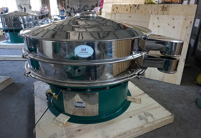 橡膠粉除雜振動篩采用的是不銹鋼+碳鋼材質。