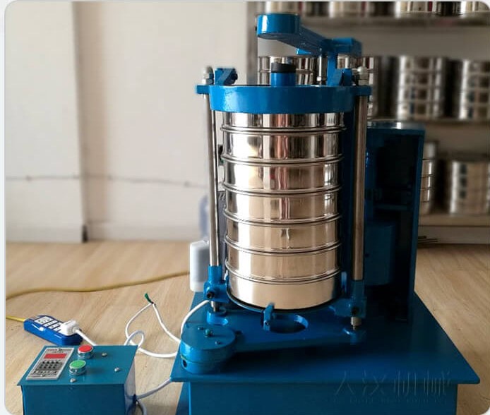 拍擊篩可放1-6層篩框可實(shí)現(xiàn)，2-7種不同等級的物料粒子段。